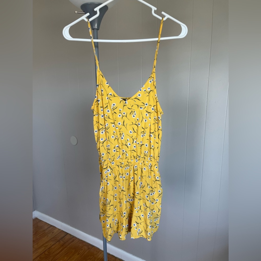 ⭐️EUC⭐️ ROMPER DIVIDED H&M